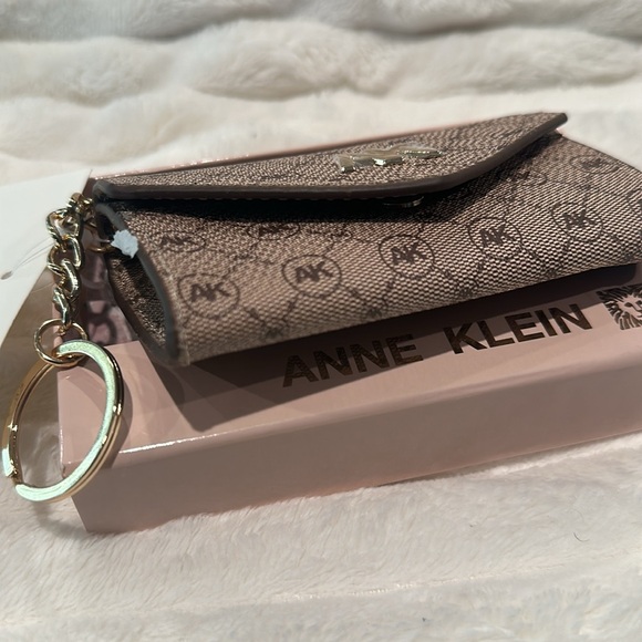 NWT Anne Klein Brown Boxed Card Case with Key ring. - Picture 3 of 8